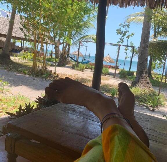 Отель Juani Beach Bungalows