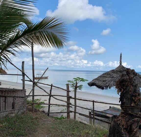 Отель Juani Beach Bungalows