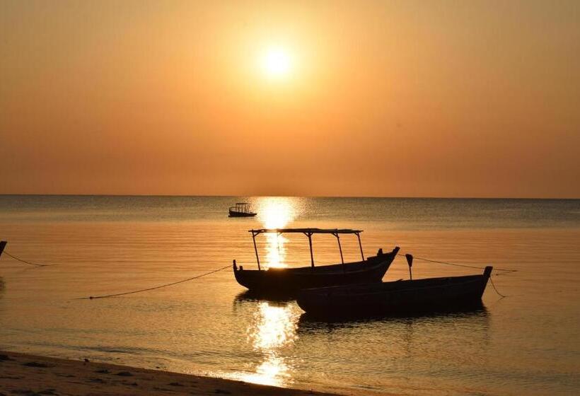 Отель Juani Beach Bungalows