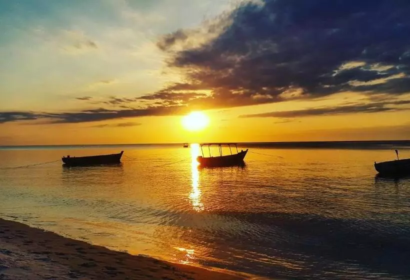 Hotelli Juani Beach Bungalows