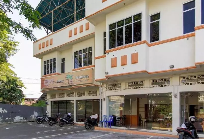 ペンション Reddoorz Near Jalan Jendral Sudirman Manado