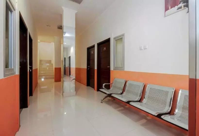 ペンション Reddoorz Near Jalan Jendral Sudirman Manado