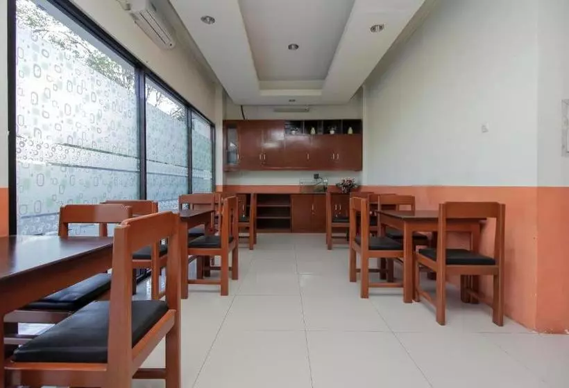 ペンション Reddoorz Near Jalan Jendral Sudirman Manado