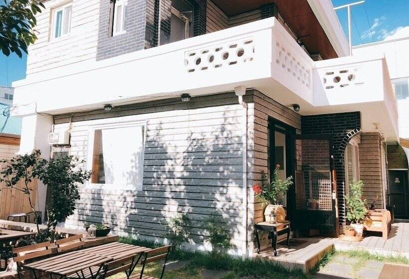 تختخواب و صبحانه Anc House