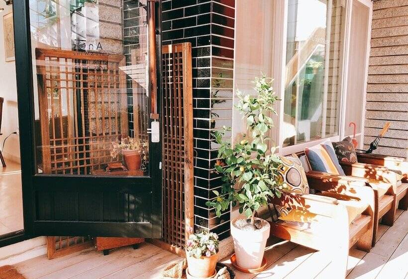 تختخواب و صبحانه Anc House