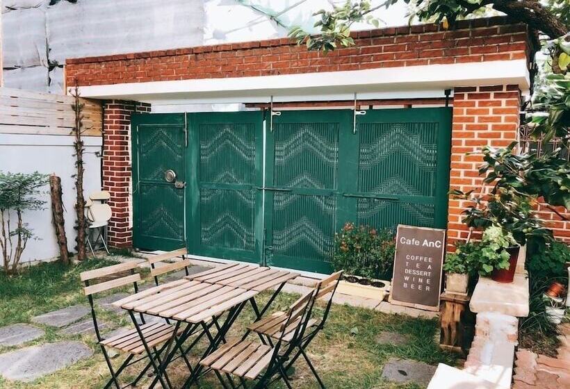 تختخواب و صبحانه Anc House