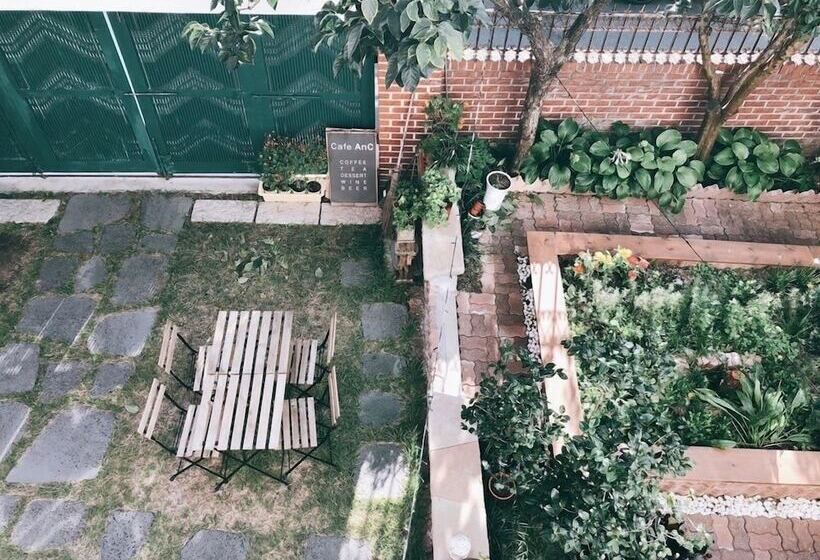 تختخواب و صبحانه Anc House