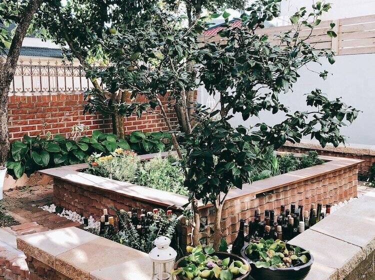 تختخواب و صبحانه Anc House