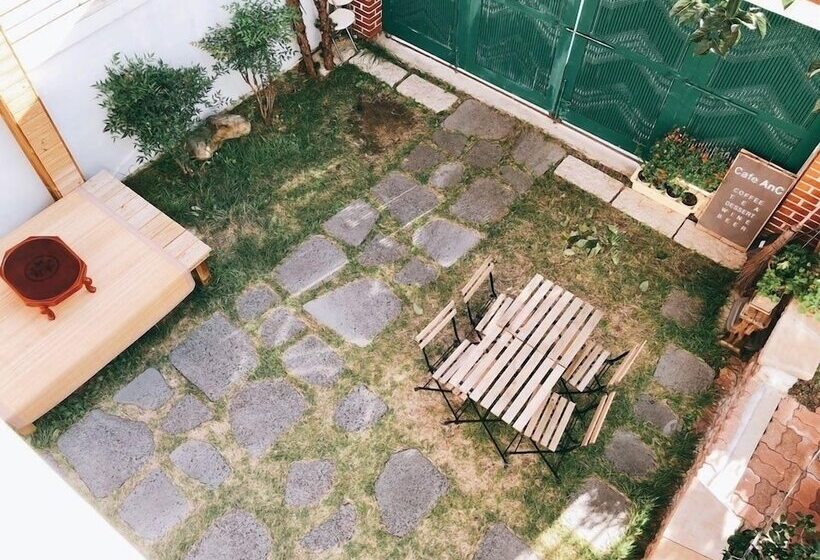 تختخواب و صبحانه Anc House