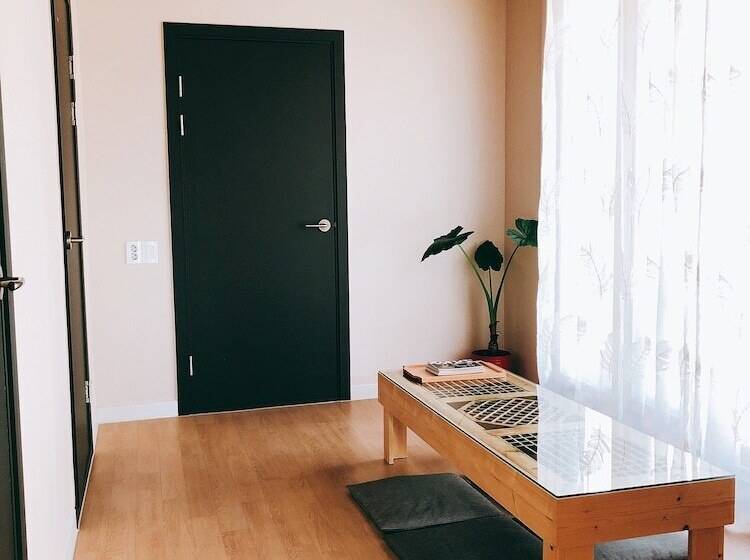 تختخواب و صبحانه Anc House