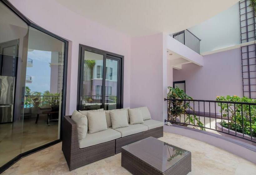 Diamante Beachfront Suites