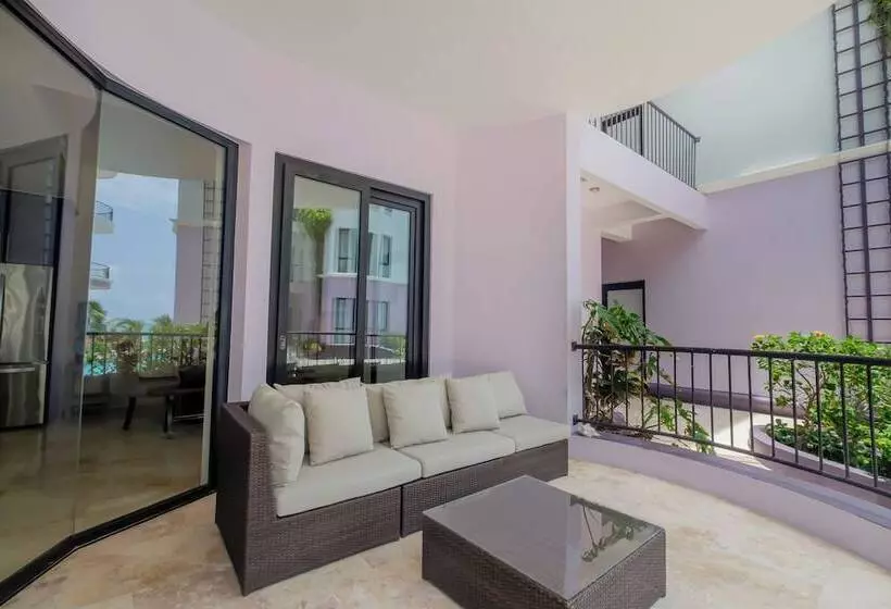 Diamante Beachfront Suites