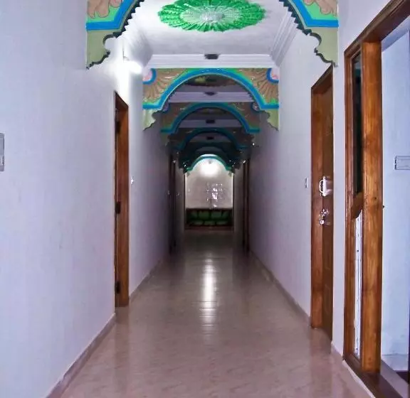 Hotelli Aruvi