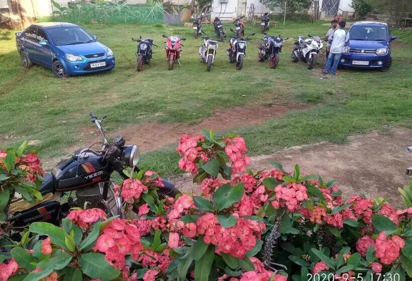 Hotelli Aruvi