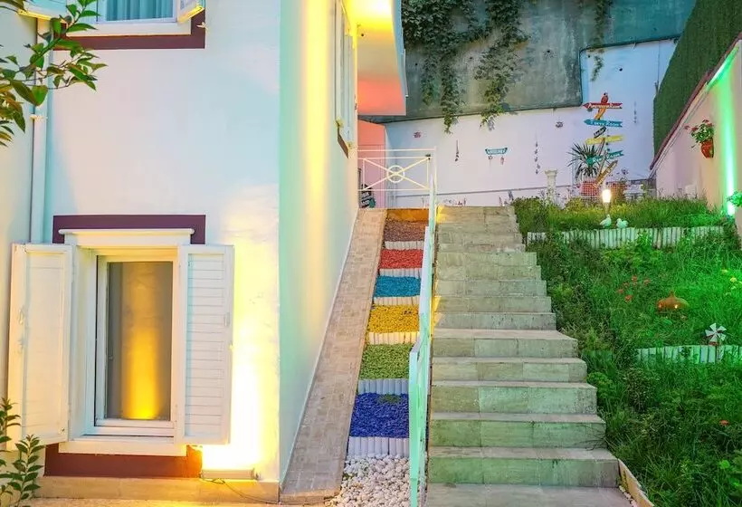 تختخواب و صبحانه Robin Hood