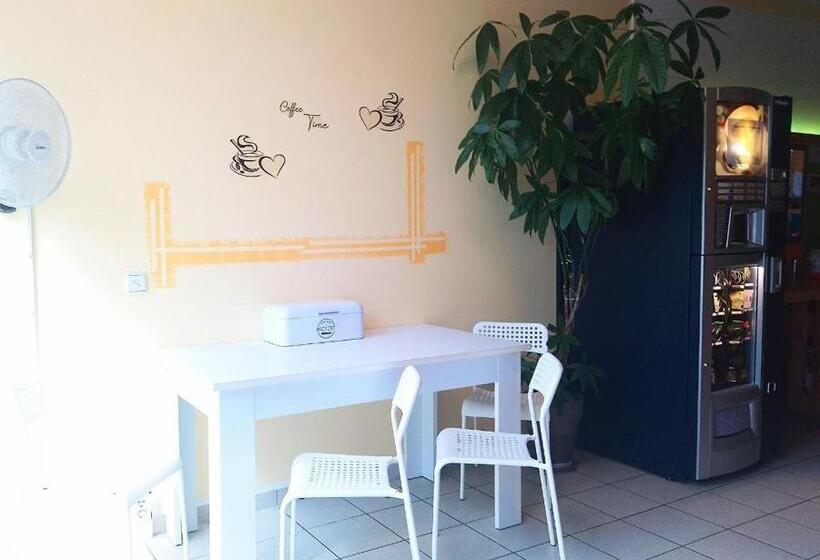 هتل Fox Box I Capsule Apt