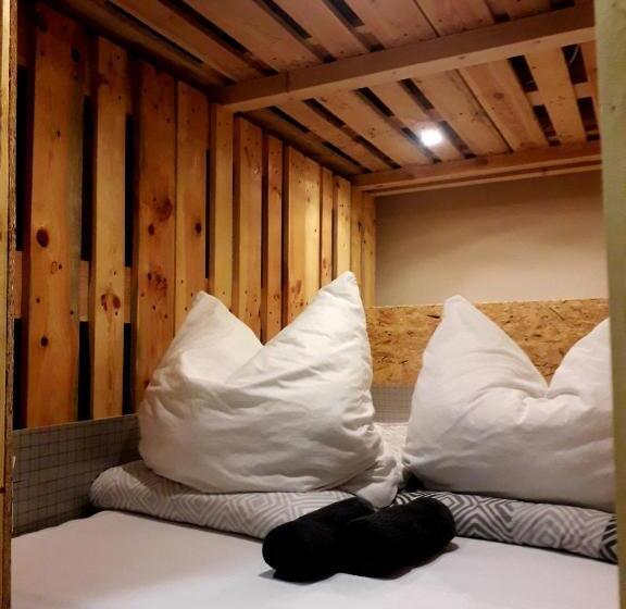 هتل Fox Box I Capsule Apt