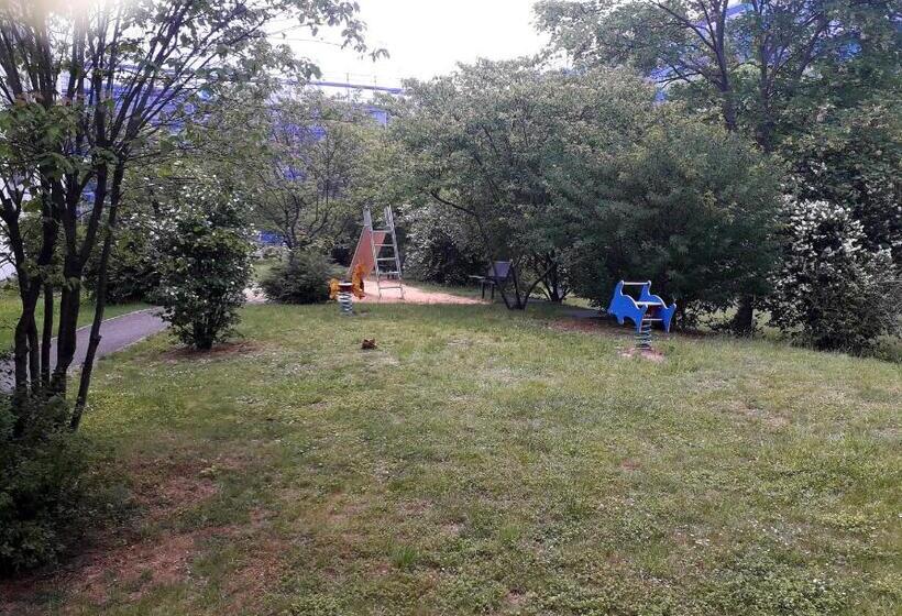 هتل Fox Box I Capsule Apt