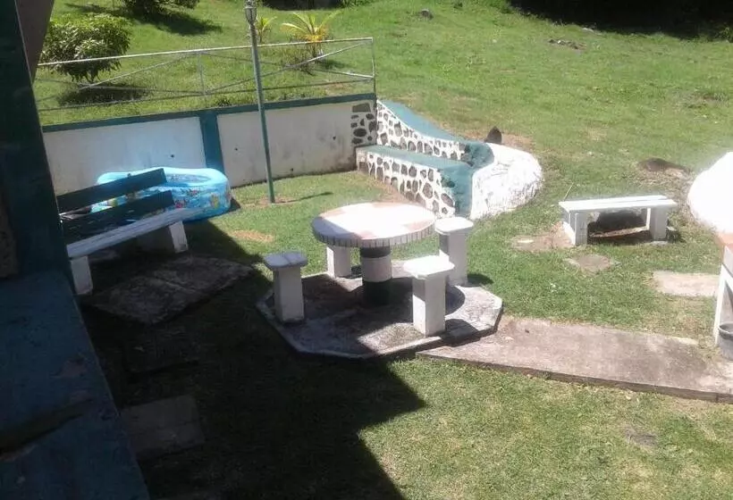 تختخواب و صبحانه Little Palace Bnb