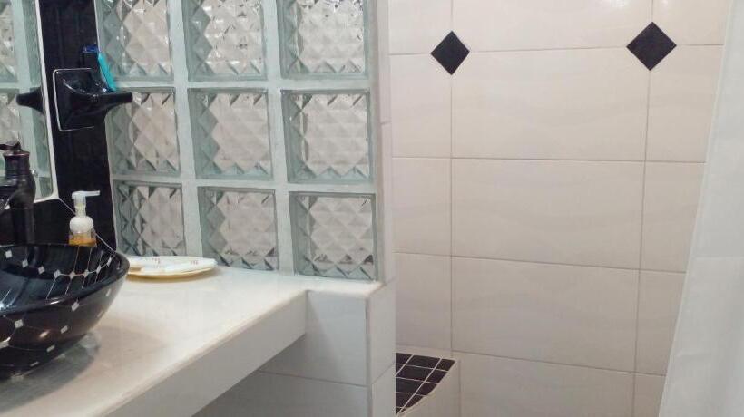 تختخواب و صبحانه Little Palace Bnb