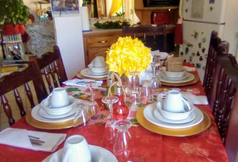 تختخواب و صبحانه Little Palace Bnb