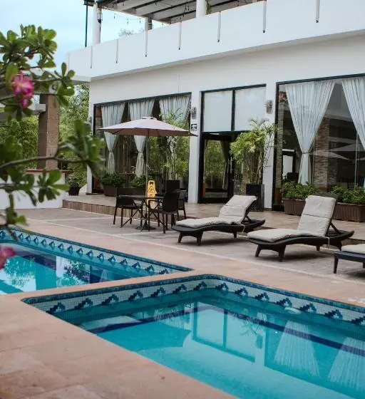 ホテル Tres Soles