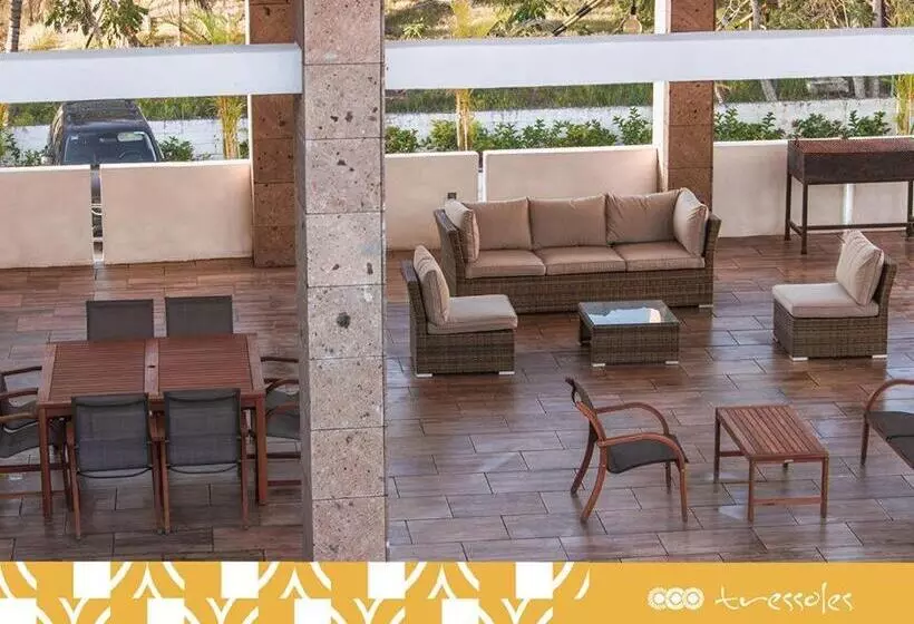 ホテル Tres Soles