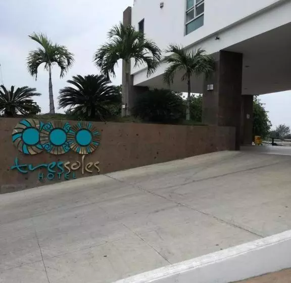 ホテル Tres Soles