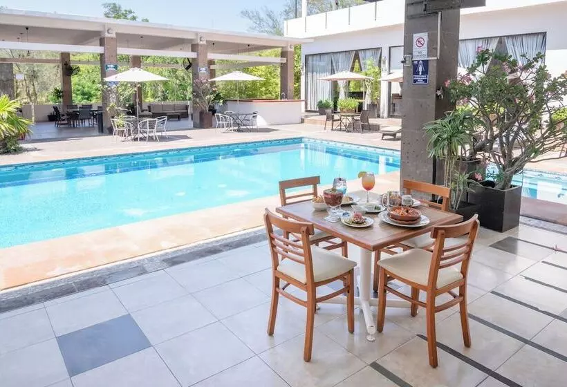 ホテル Tres Soles