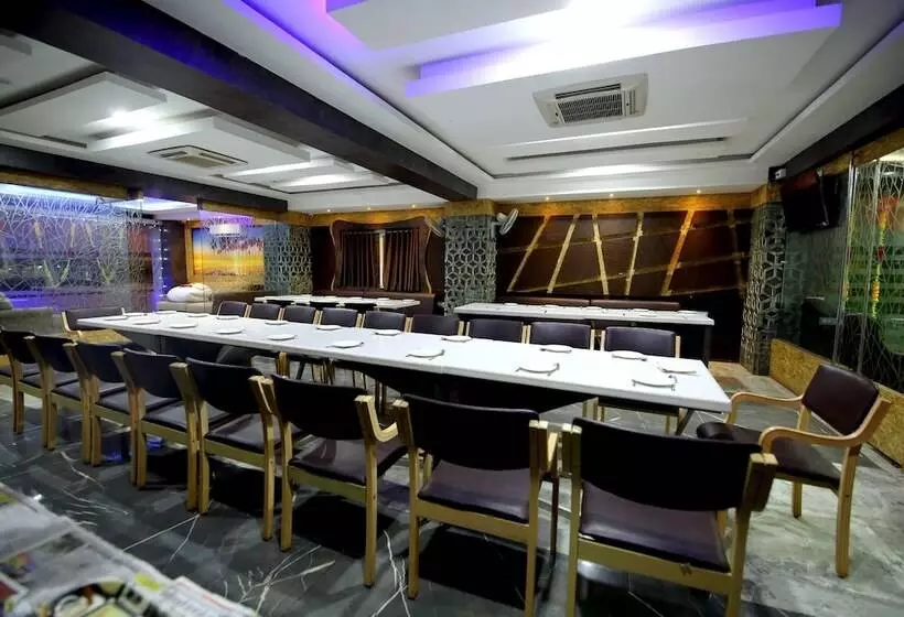 Oyo 24339 Hotel Vega