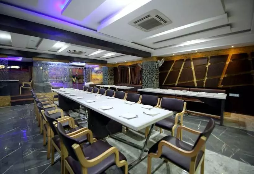 Oyo 24339 Hotel Vega
