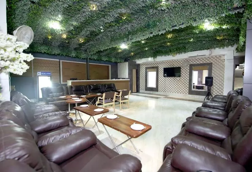 Oyo 24339 Hotel Vega