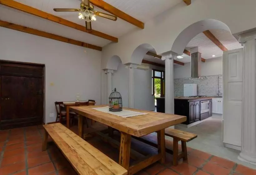 Aamiaismajoitus (B&B) Olive Tree Lodge