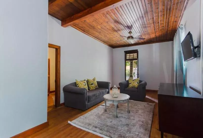 Aamiaismajoitus (B&B) Olive Tree Lodge