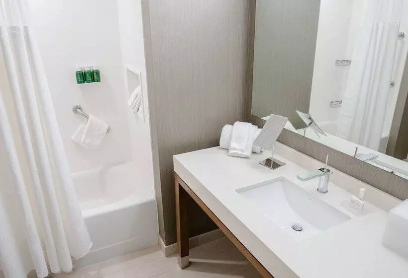 هتل Courtyard By Marriott Fargo