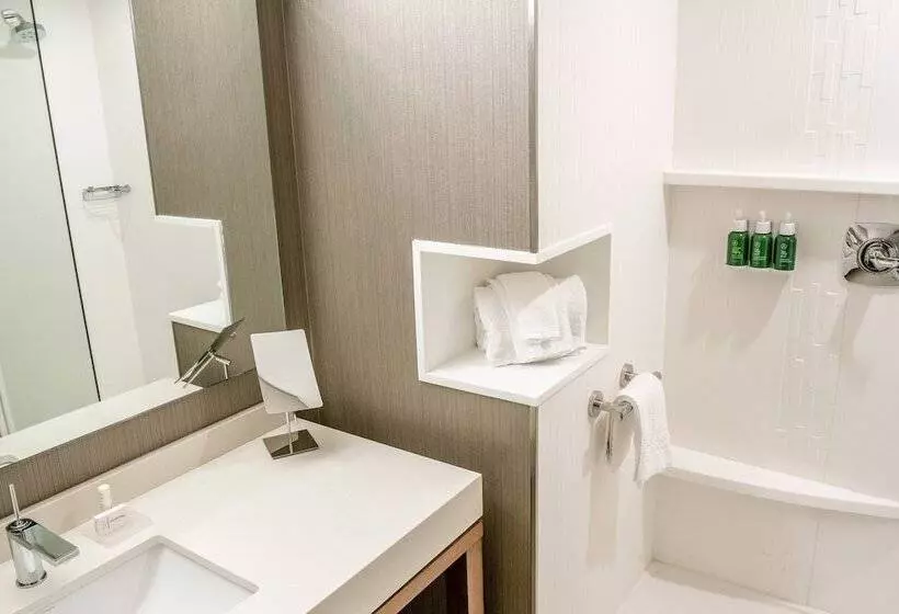 هتل Courtyard By Marriott Fargo