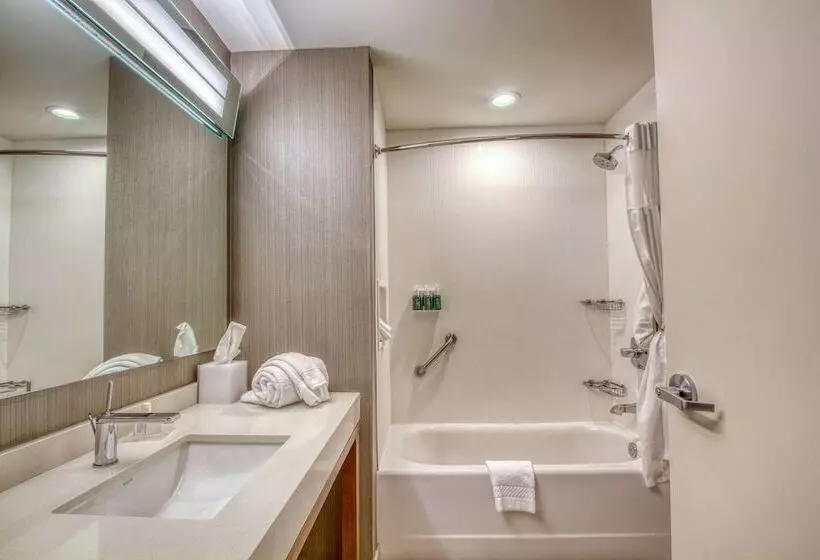 هتل Courtyard By Marriott Fargo