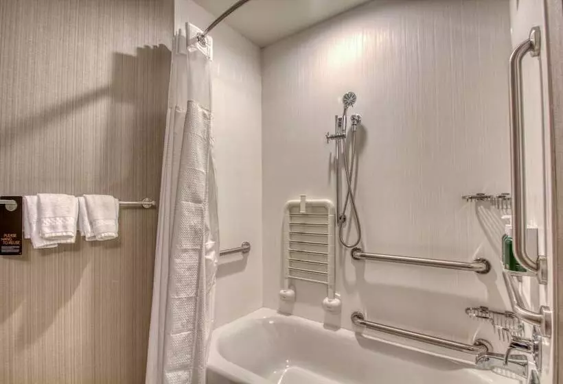 هتل Courtyard By Marriott Fargo