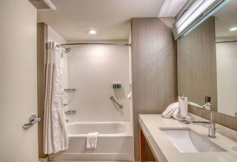 هتل Courtyard By Marriott Fargo