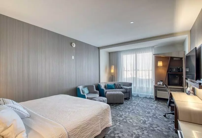 هتل Courtyard By Marriott Fargo