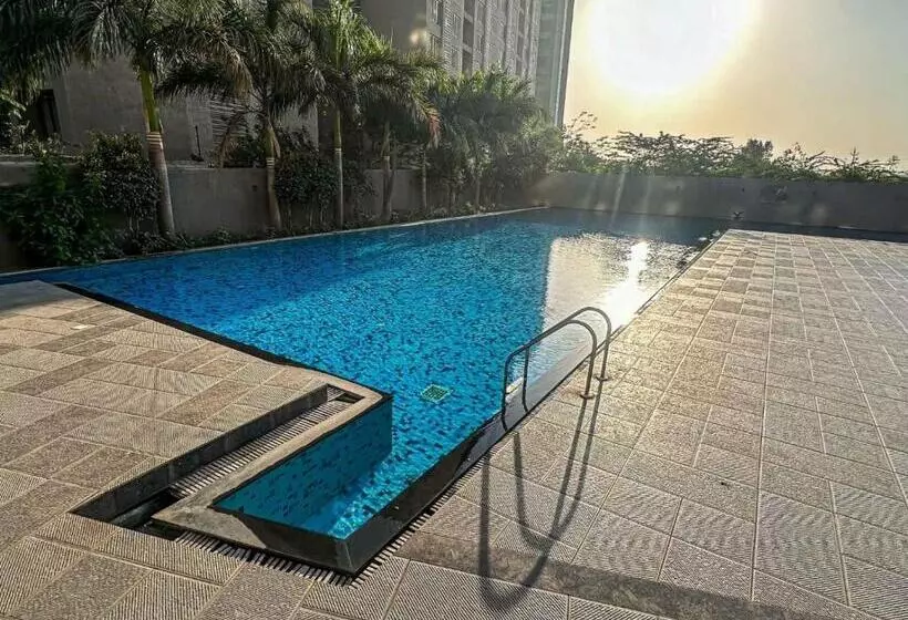 هتل Ambition Studio Apartment At Weekend Address