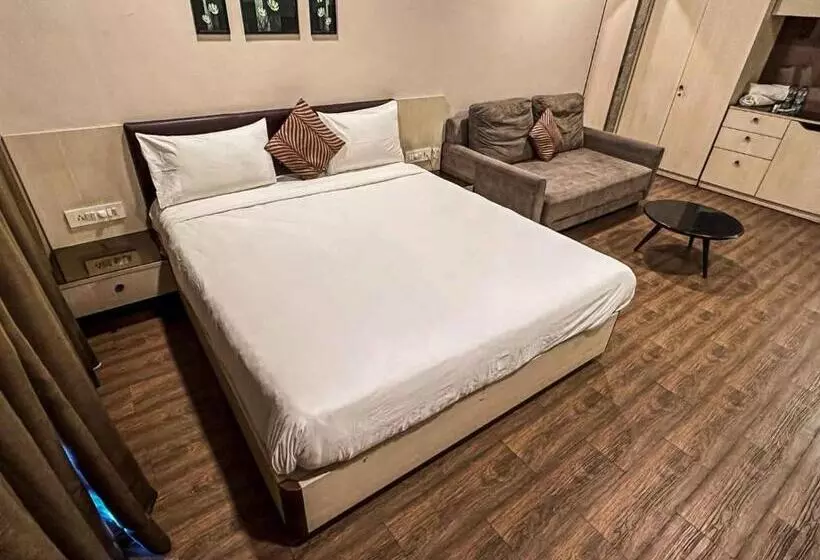 هتل Ambition Studio Apartment At Weekend Address