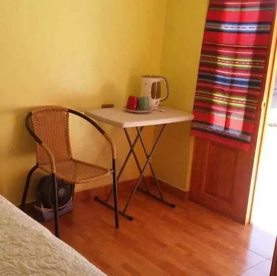پانسیون Hostal Apanantor 1