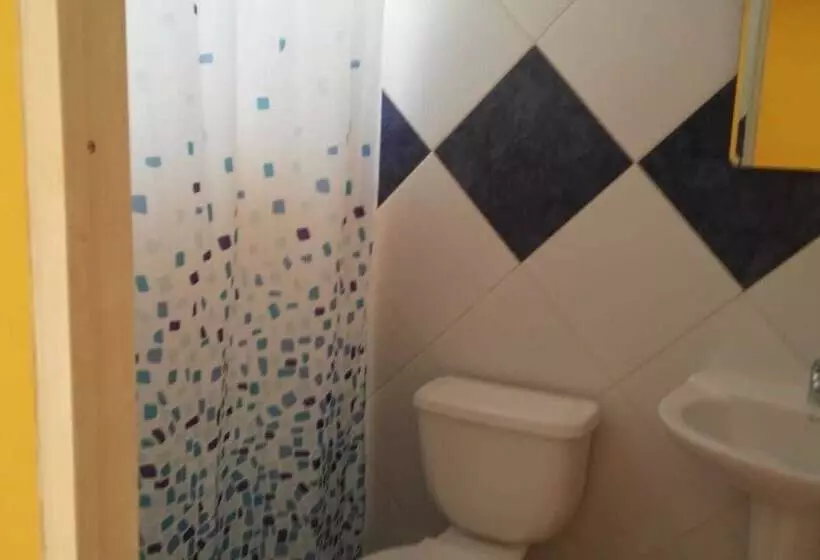 پانسیون Hostal Apanantor 1