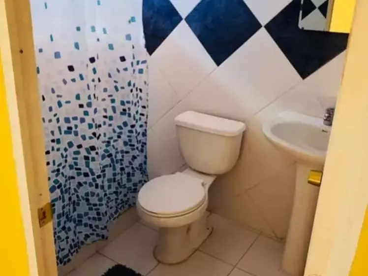 پانسیون Hostal Apanantor 1