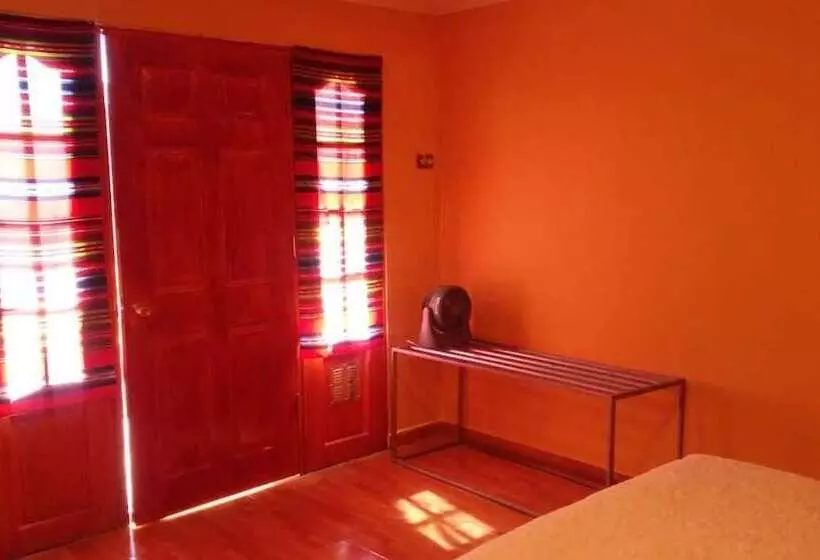 پانسیون Hostal Apanantor 1