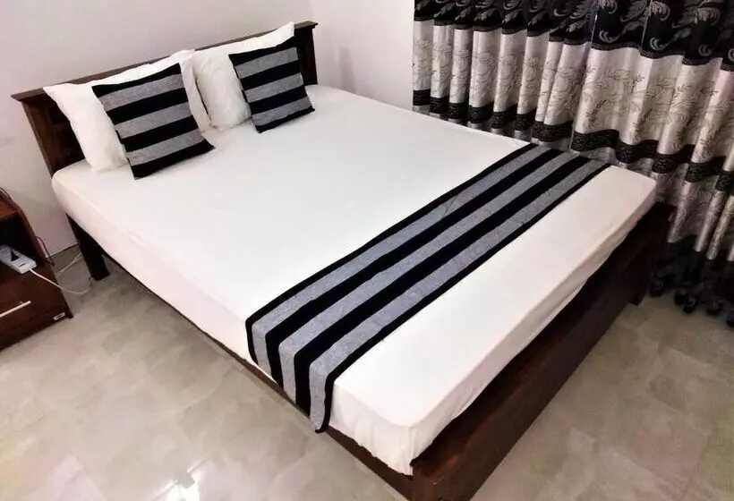 تختخواب و صبحانه Silver Sand Villa Dambulla