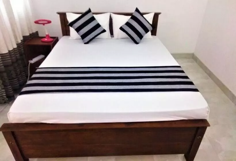 تختخواب و صبحانه Silver Sand Villa Dambulla