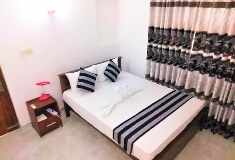 تختخواب و صبحانه Silver Sand Villa Dambulla