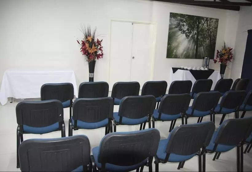 ホテル The White House